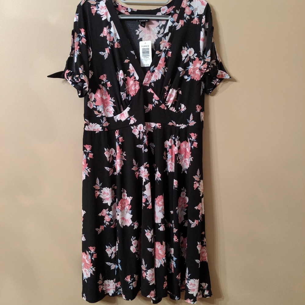 NWT- Floral Torrid Dress